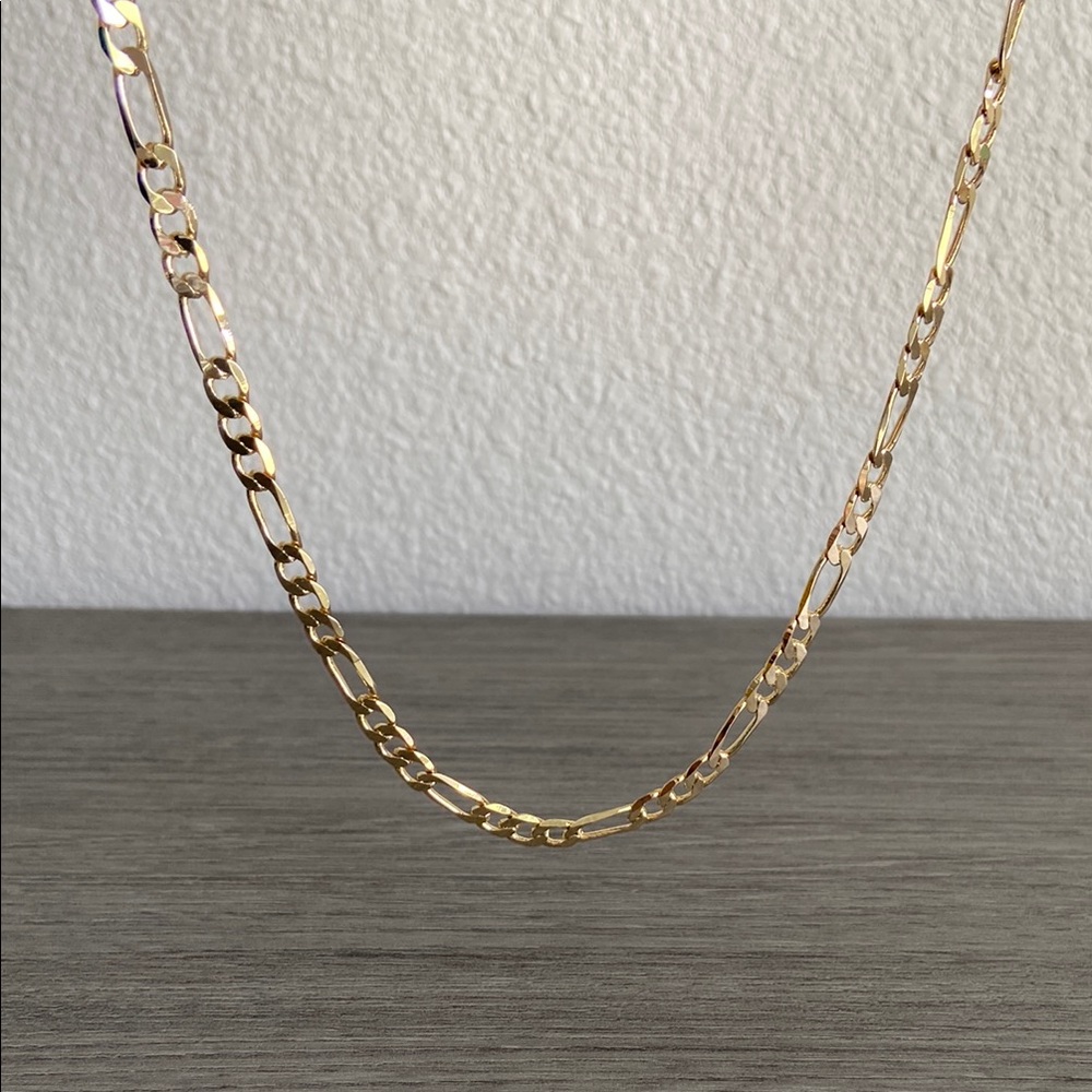 Pretty Bird Gold Figaro Chain Necklace